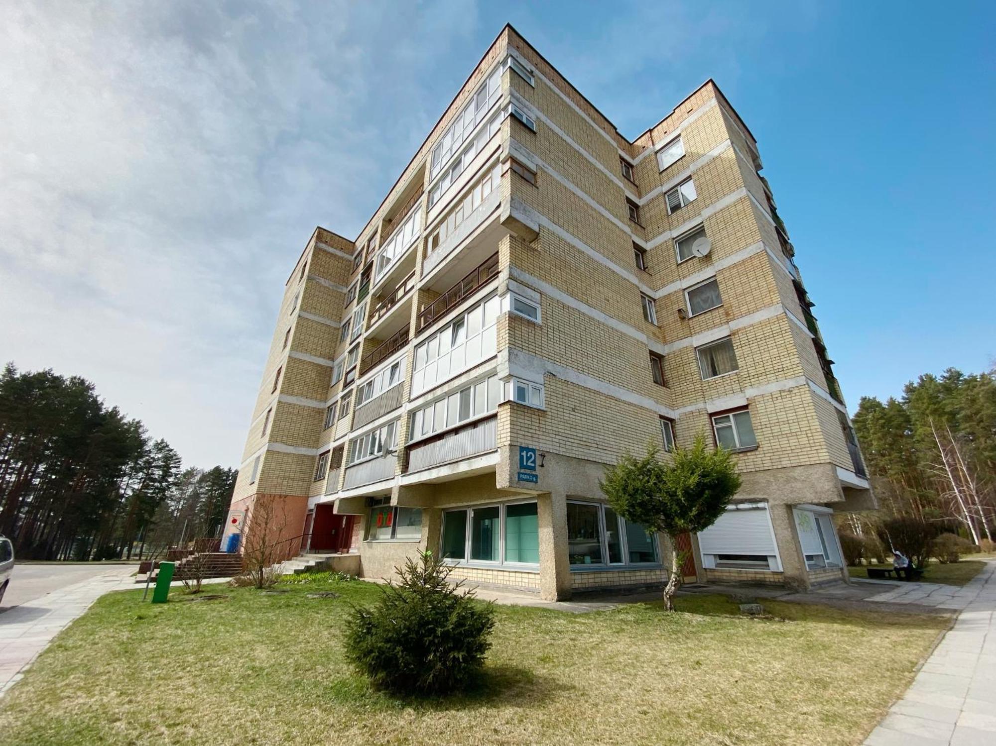 Erdvus Butas Su Balkonu Salia Ezero Ir Stadiono Visaginas Kültér fotó